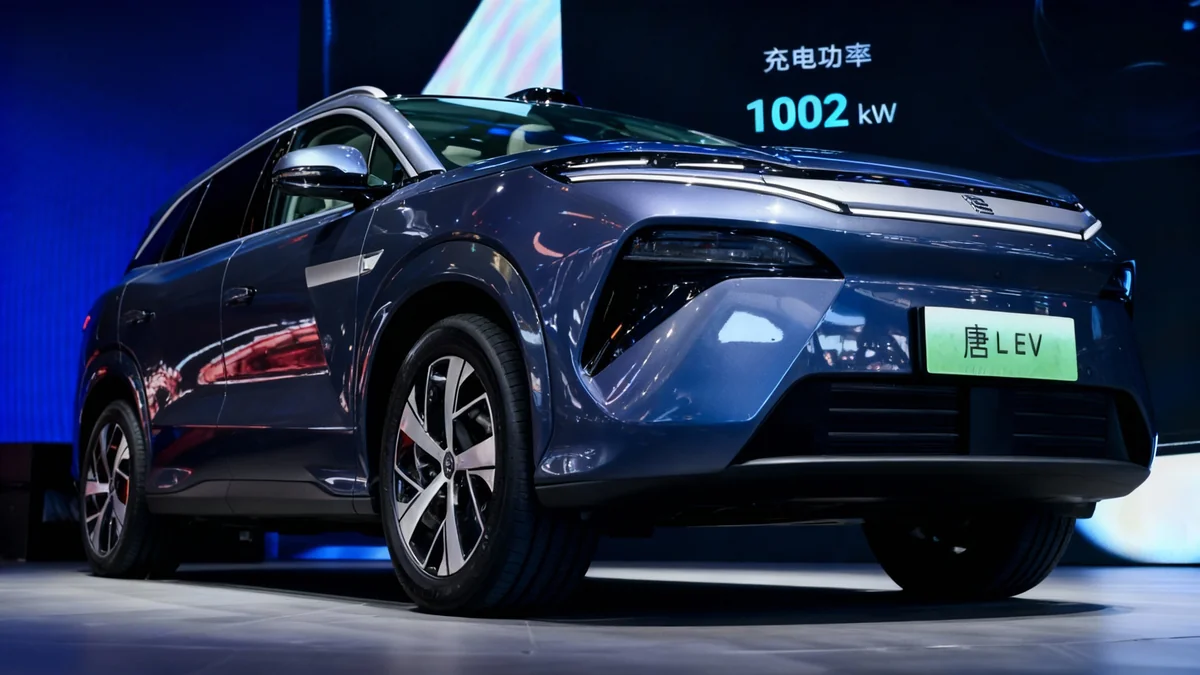 BYD Atto 8: Siebensitzer-SUV startet global