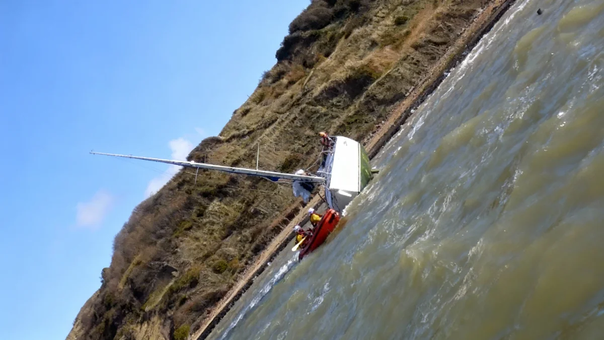 Rettungsaktion im Solent: Jacht mit fünf Personen gestrandet