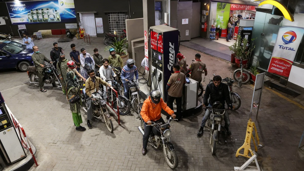 Pakistan erhöht Kraftstoffpreise um 20 Prozent